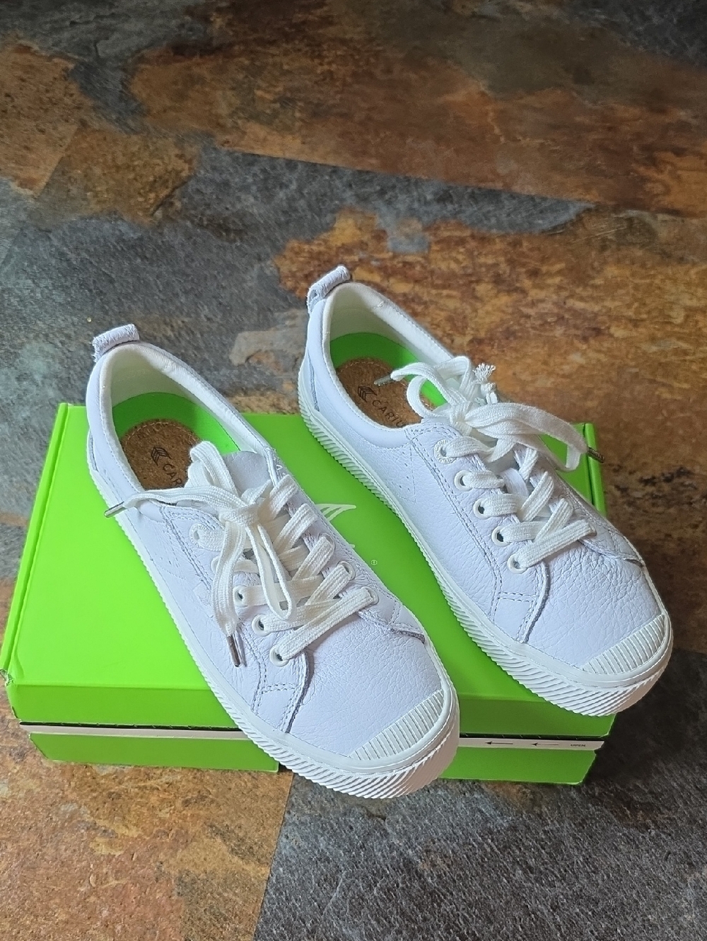 CARIUMA OCA Low Pebbled Leather Sneaker - Women's Size: 7.5 - White